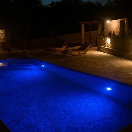 Pearl In Stone Willa Imotski