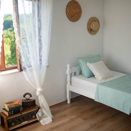 Pearl In Stone * Imotski