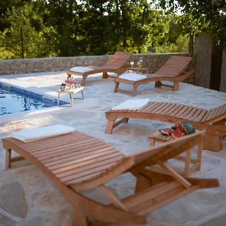 Willa Pearl In Stone Imotski