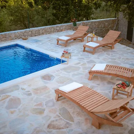 Willa Pearl In Stone