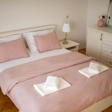 Pearl In Stone Willa