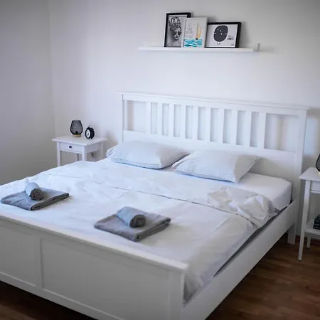 Willa Pearl In Stone Imotski