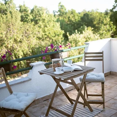 Pearl In Stone Willa Imotski