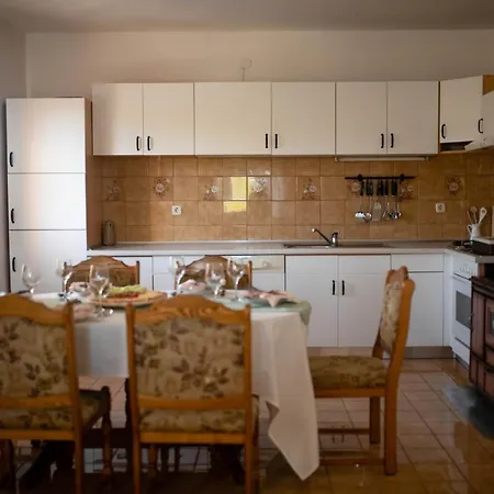 Pearl In Stone Willa Imotski