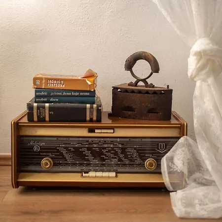 Pearl In Stone Willa Imotski