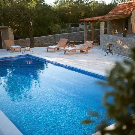 Pearl In Stone Willa