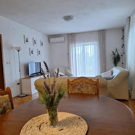 فيلة Pearl In Stone إيموتسكي